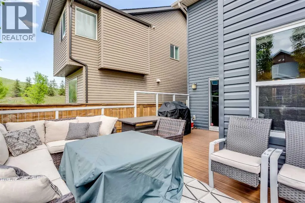9 Cougar Ridge Rise SW