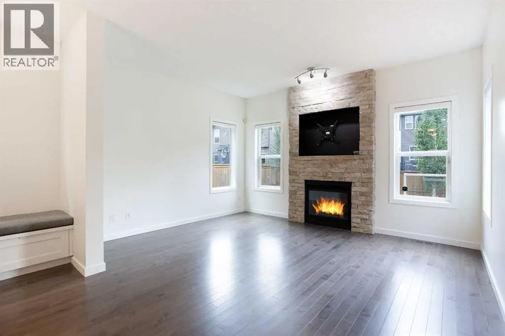 9 Cougar Ridge Rise SW