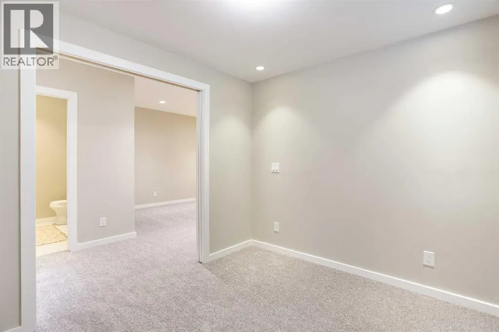 9 Cougar Ridge Rise SW