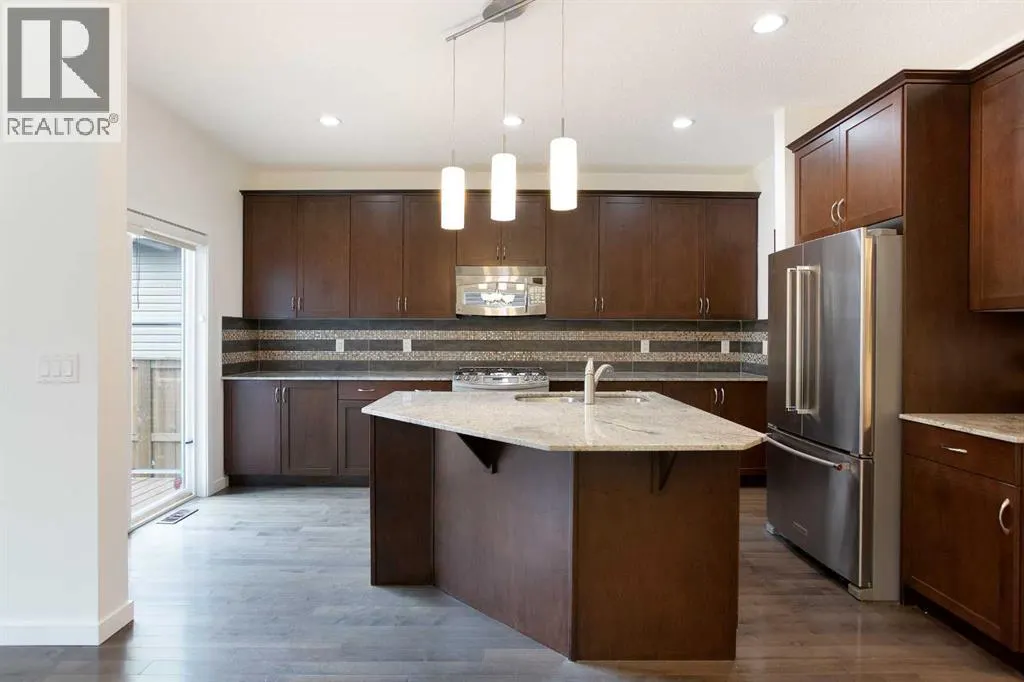 9 Cougar Ridge Rise SW