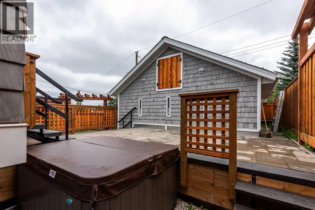 112 Selkirk Drive SW
