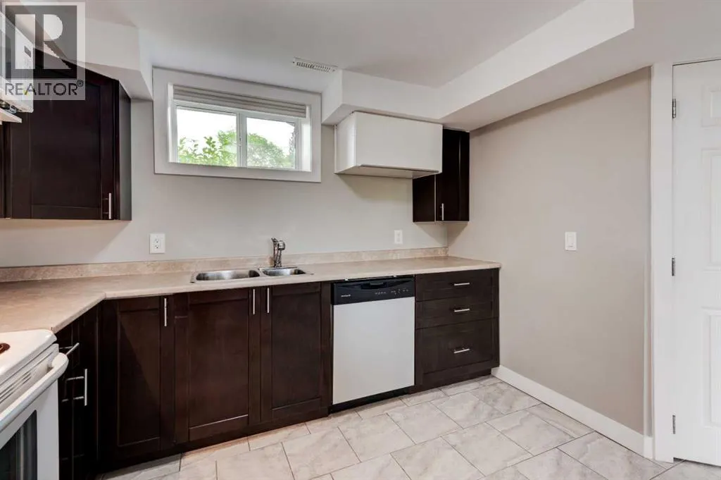 112 Selkirk Drive SW