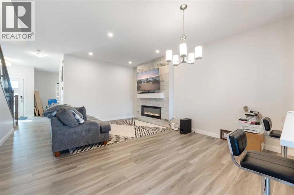 28 Sage Hill Crescent NW
