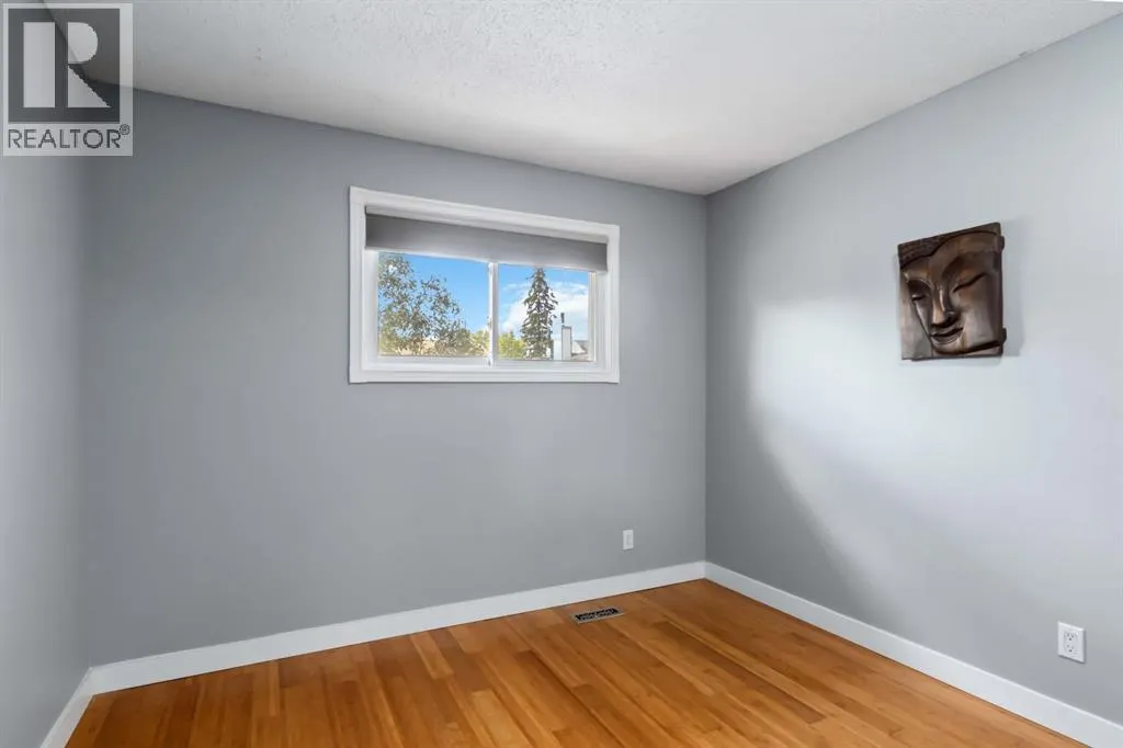106 Hilltop Crescent