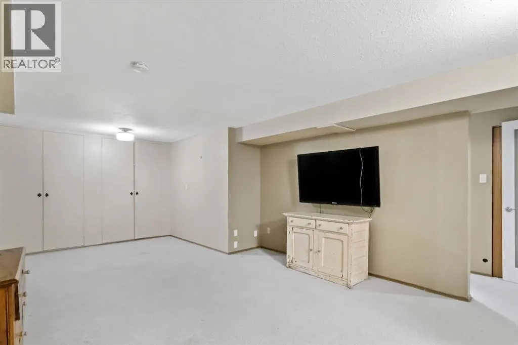 106 Hilltop Crescent