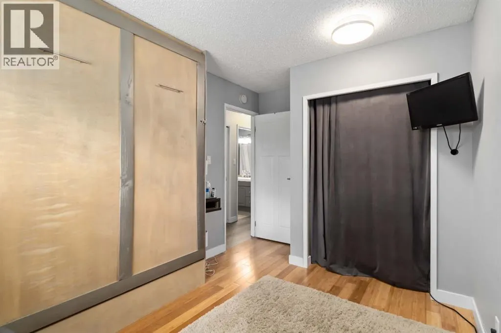 106 Hilltop Crescent