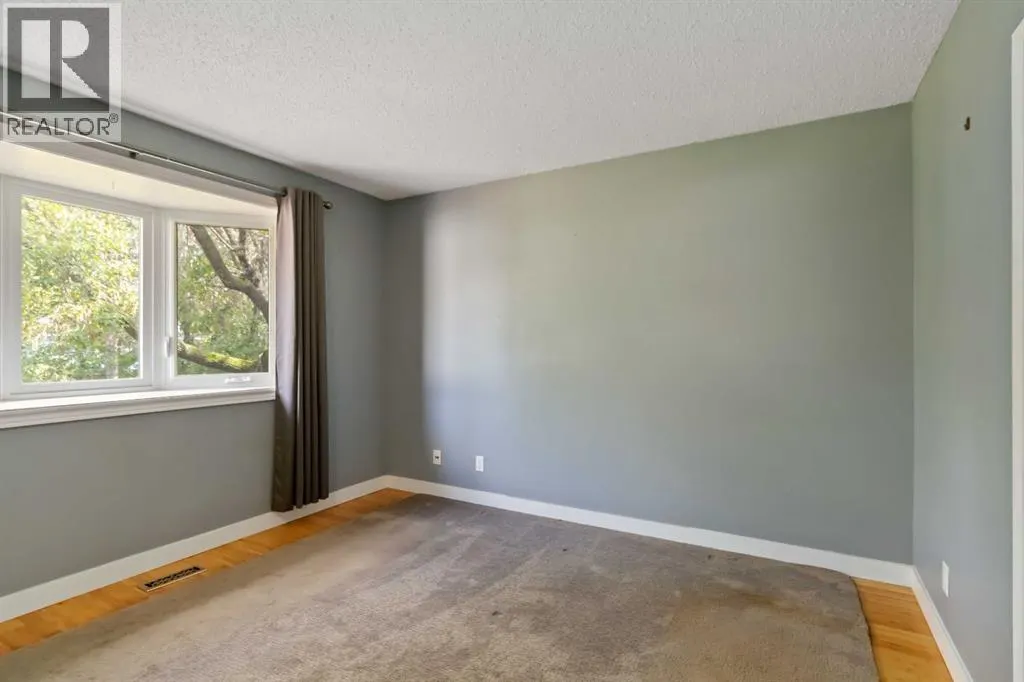 106 Hilltop Crescent