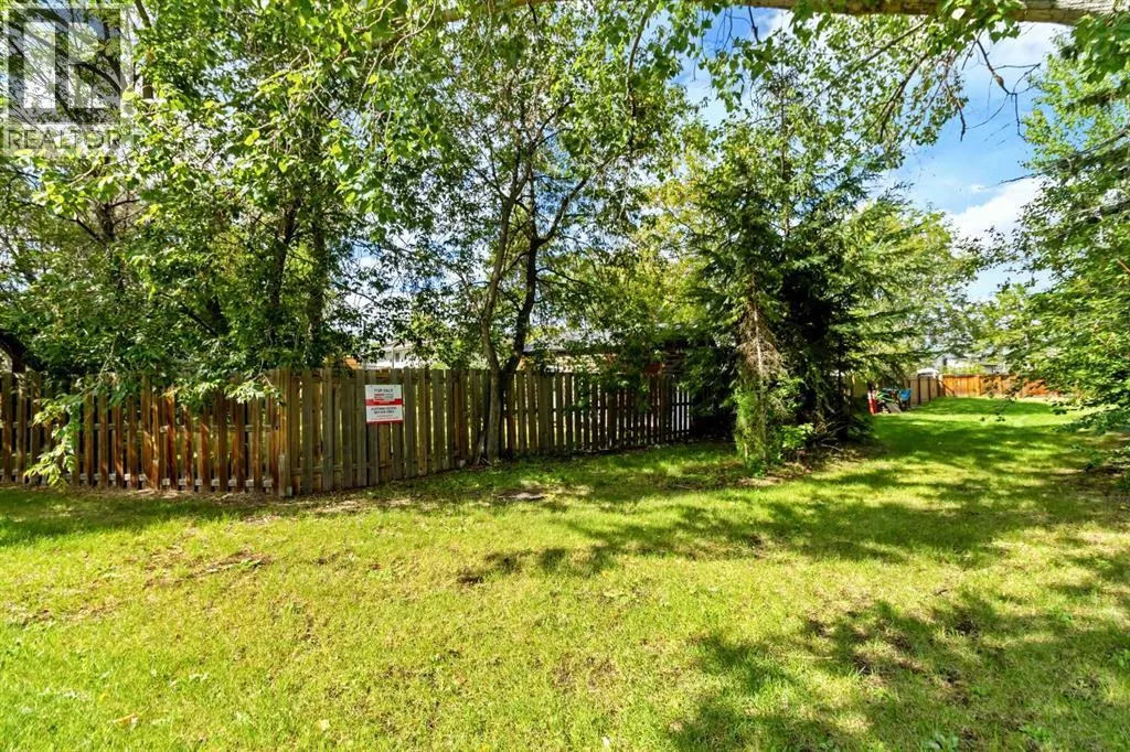 106 Hilltop Crescent