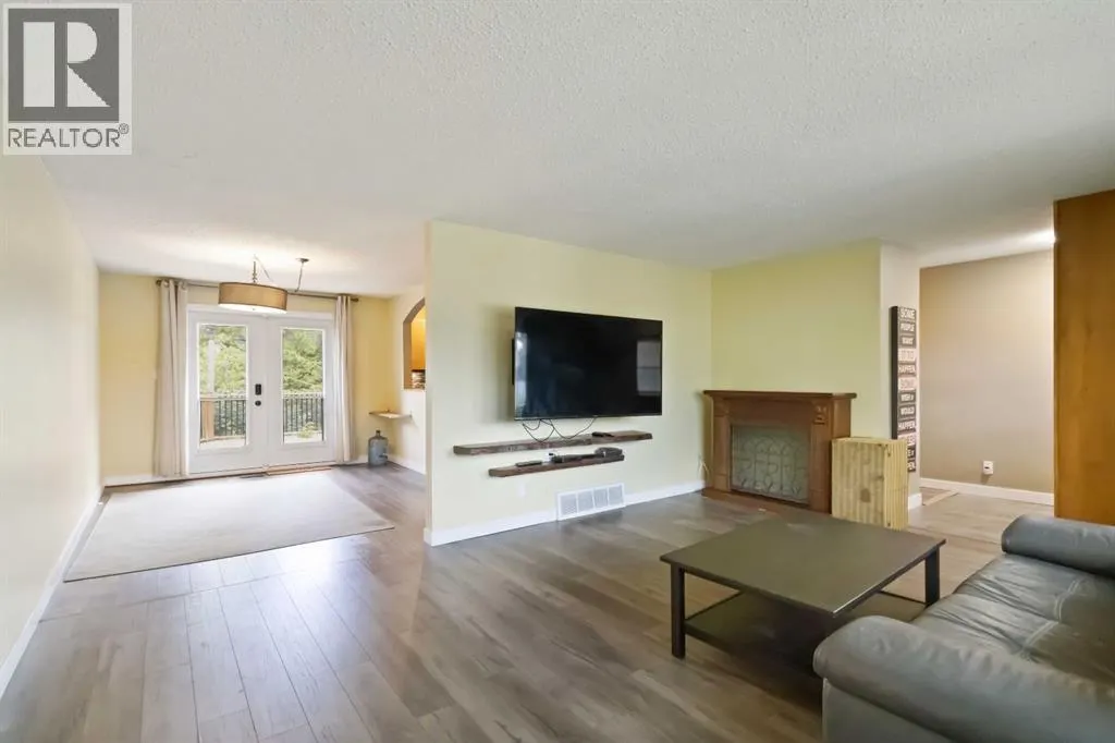 106 Hilltop Crescent