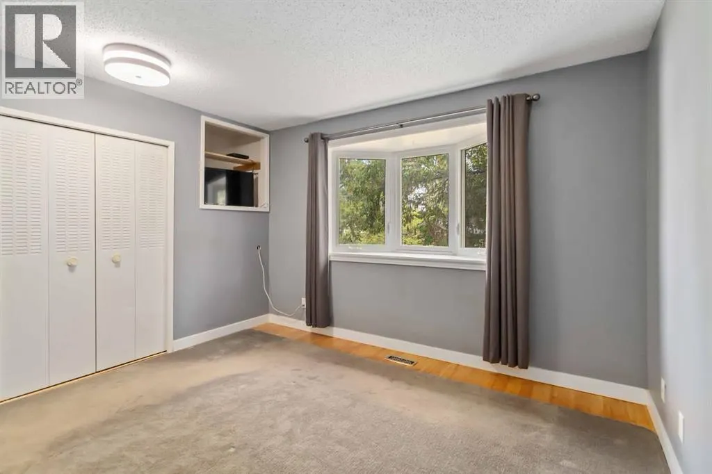 106 Hilltop Crescent