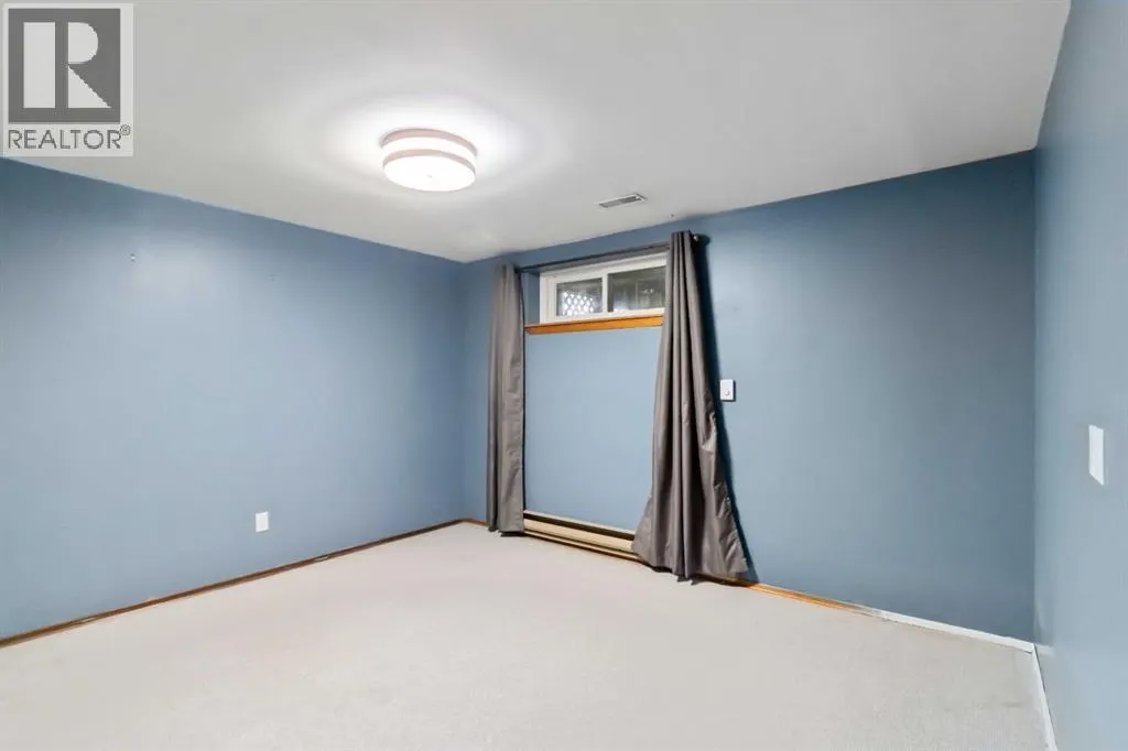 106 Hilltop Crescent