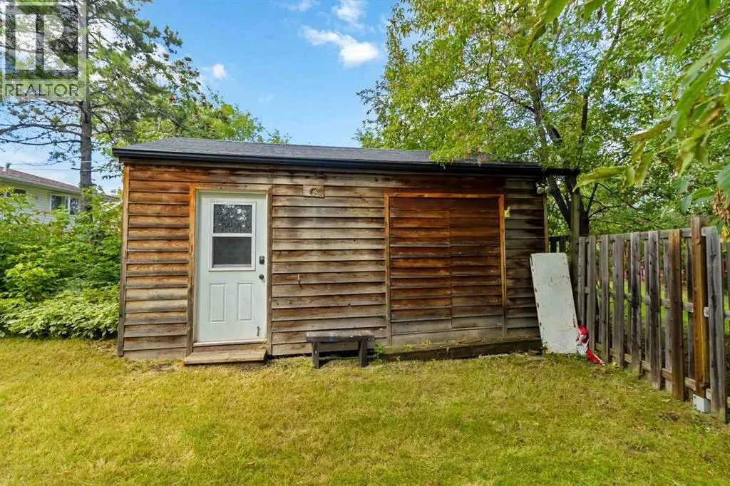 106 Hilltop Crescent
