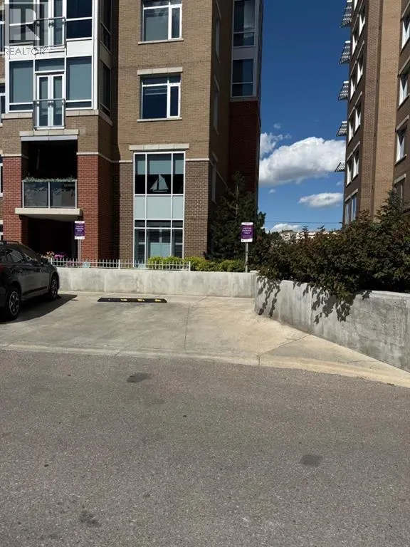 701, 16 Varsity Estates Circle NW