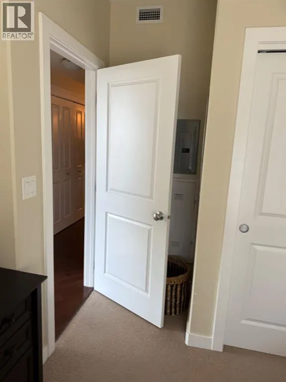 701, 16 Varsity Estates Circle NW