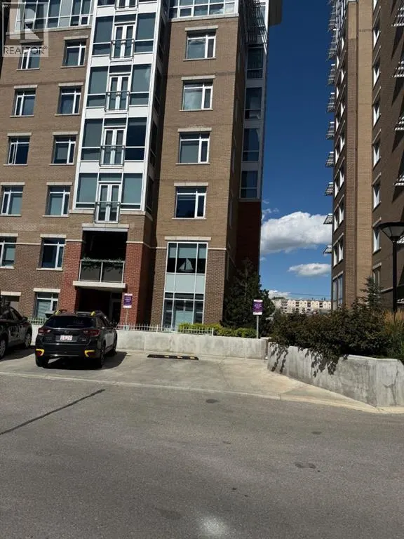701, 16 Varsity Estates Circle NW