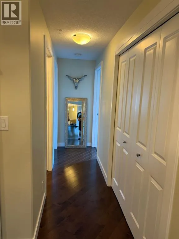 701, 16 Varsity Estates Circle NW