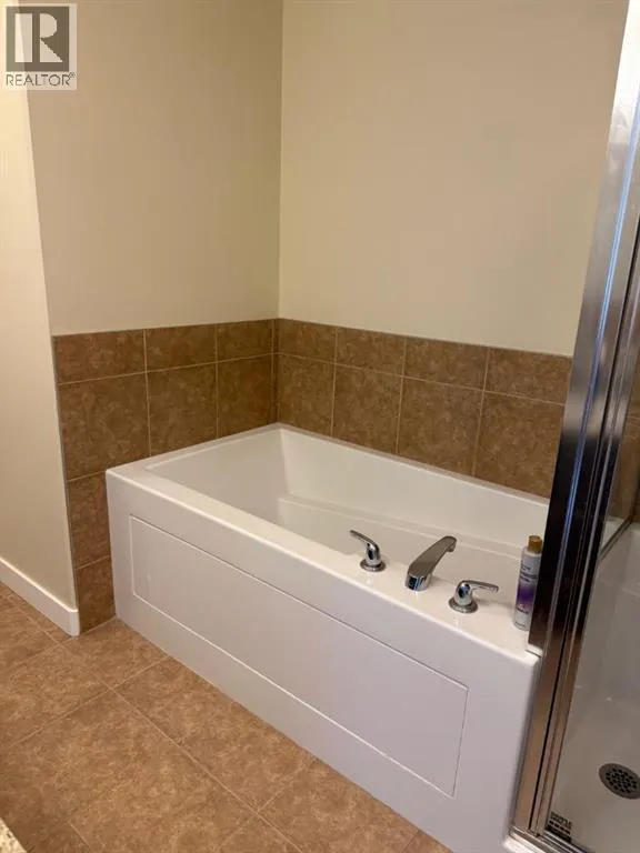 701, 16 Varsity Estates Circle NW
