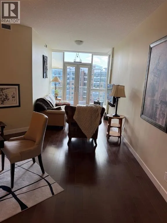 701, 16 Varsity Estates Circle NW