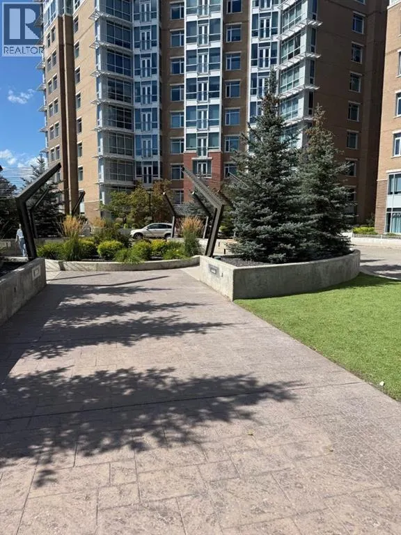 701, 16 Varsity Estates Circle NW