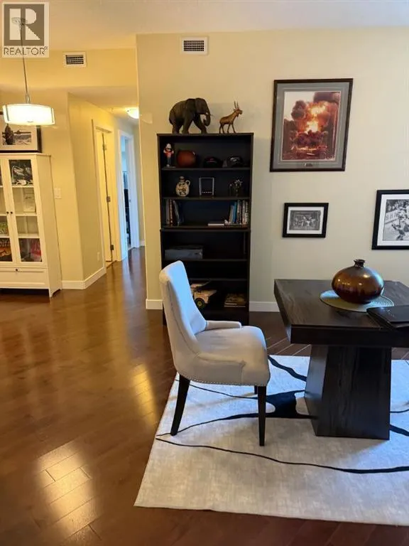 701, 16 Varsity Estates Circle NW