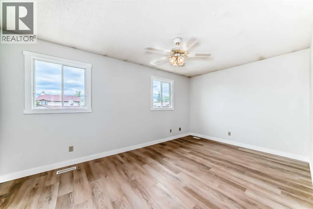 24 Castlebrook Rise NE