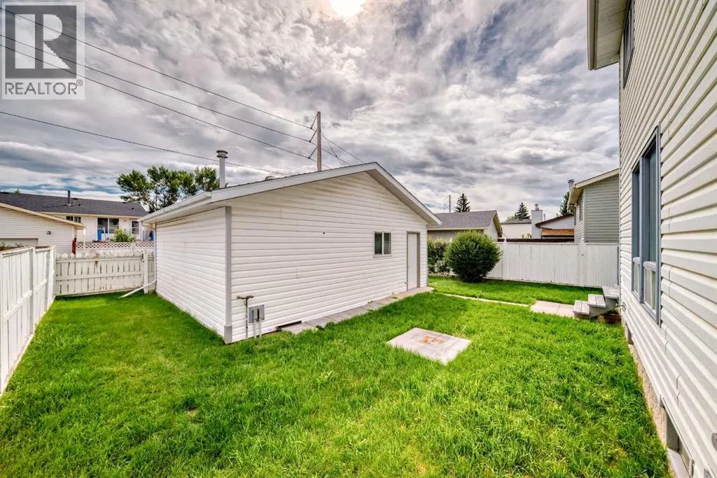 24 Castlebrook Rise NE