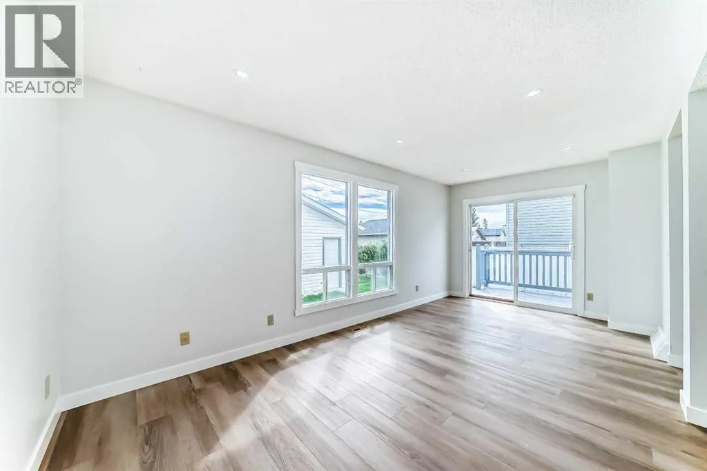 24 Castlebrook Rise NE