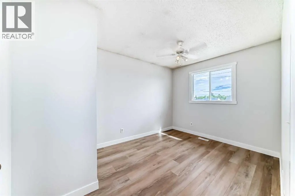 24 Castlebrook Rise NE