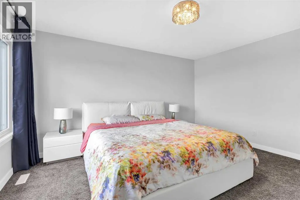 89 howse Common NE
