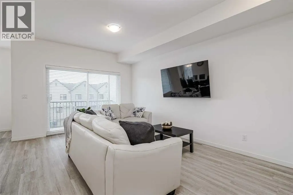 25 South Point Manor SW