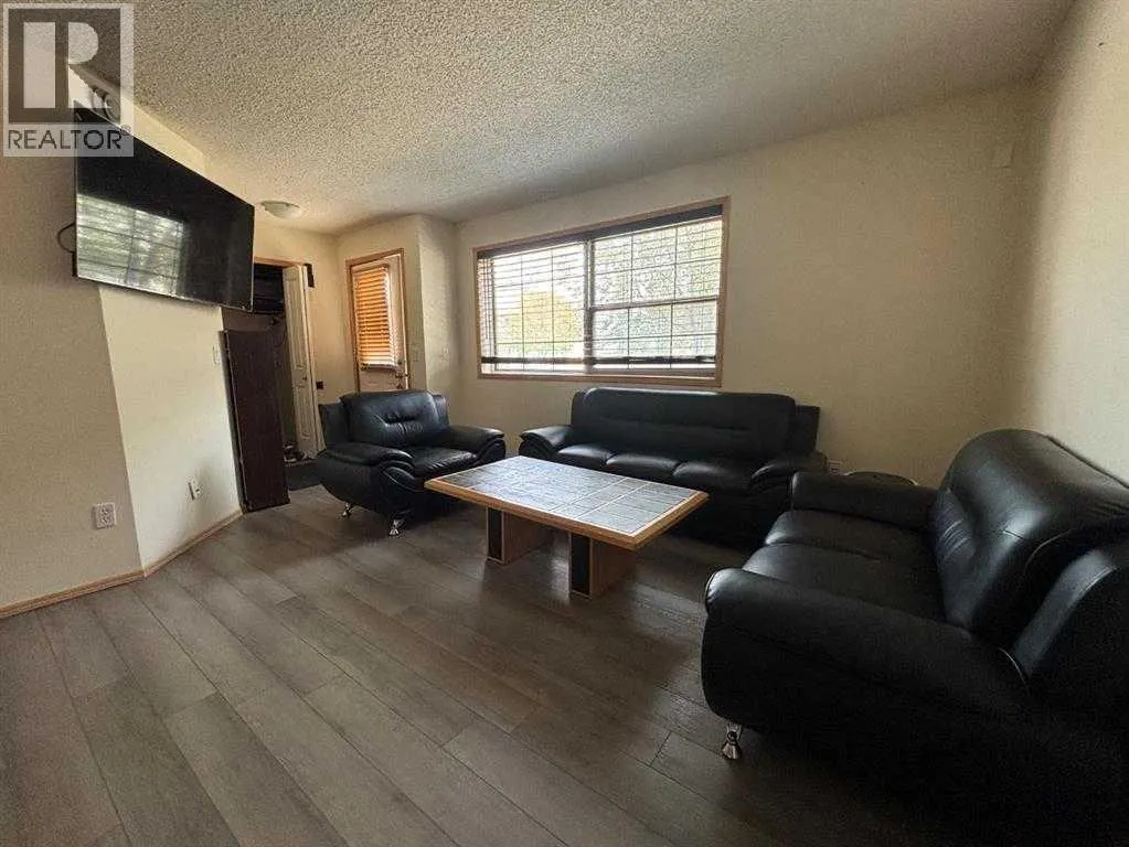 106, 8 Everridge Square SW