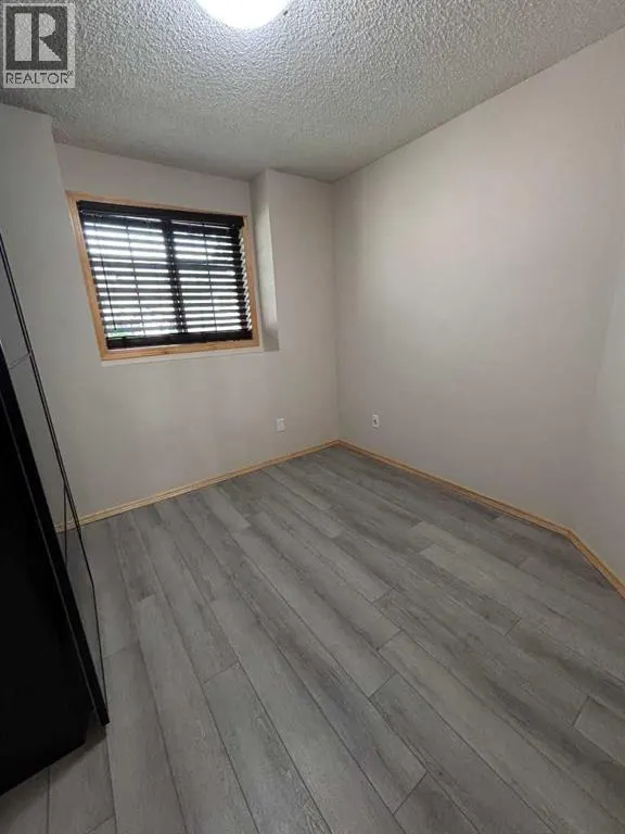 106, 8 Everridge Square SW