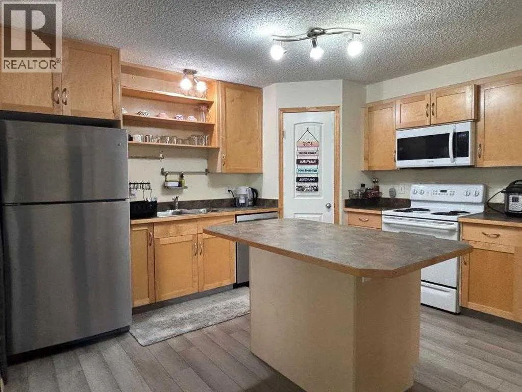 106, 8 Everridge Square SW