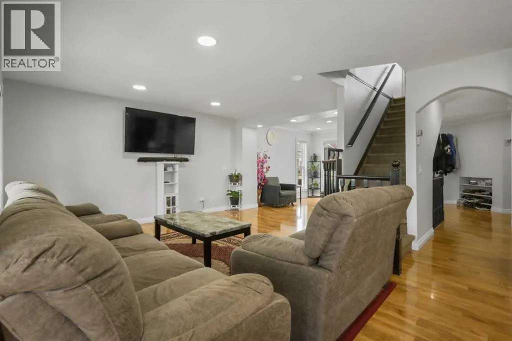 140 Coventry Green NE