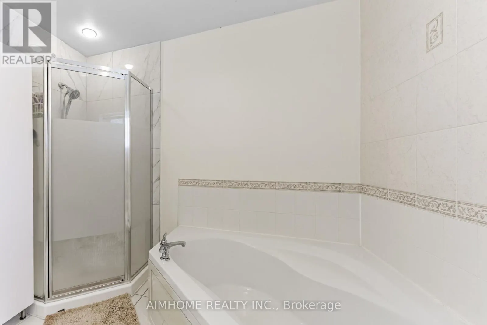 GV217 - 17 BARBERRY PLACE