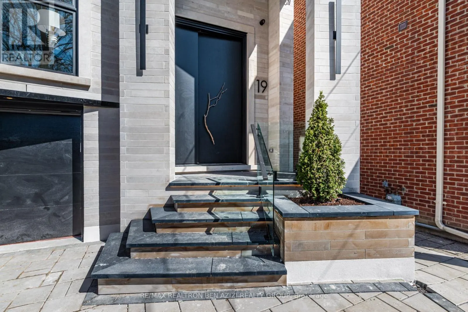 19 RIDLEY BOULEVARD
