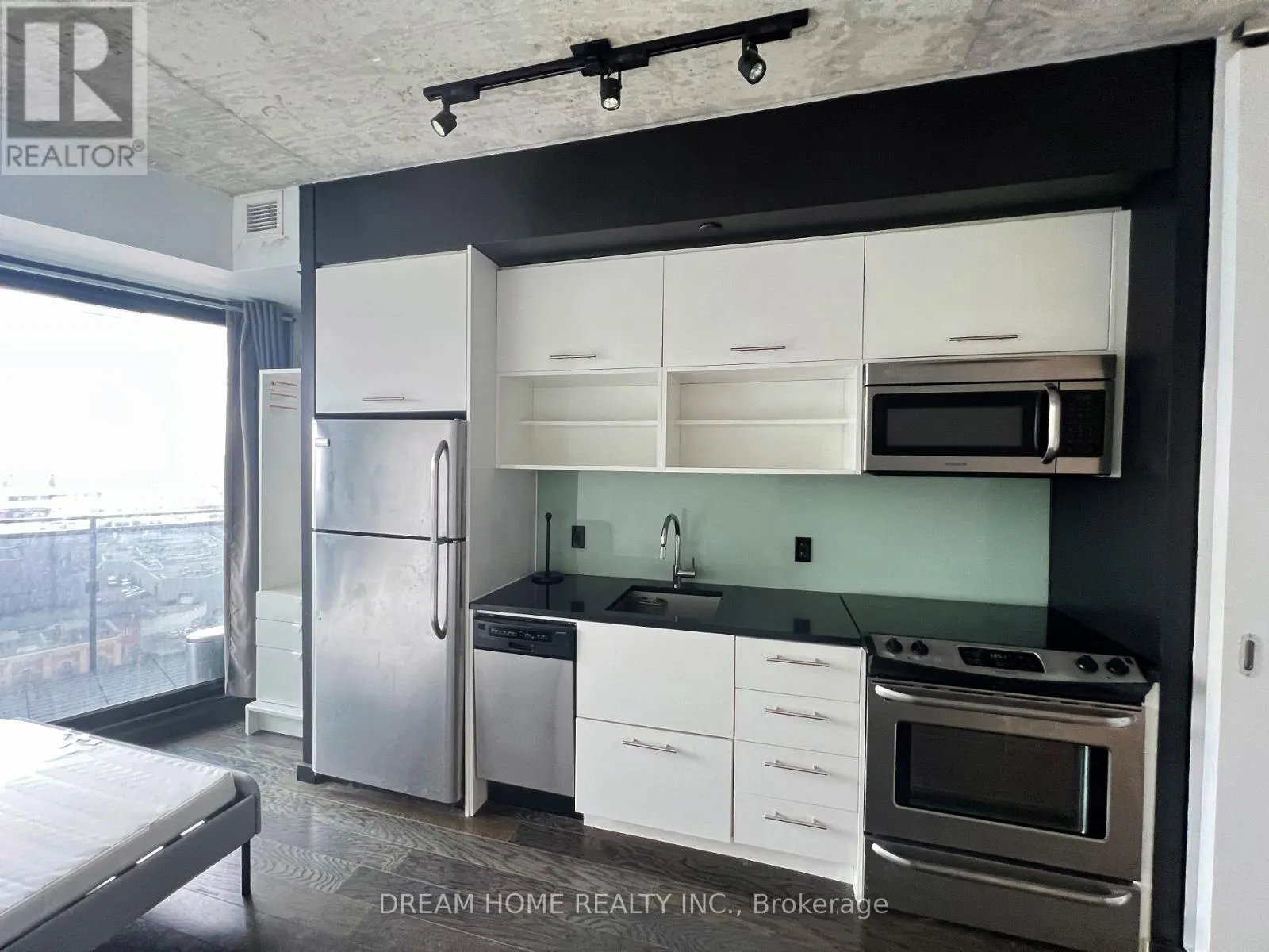 1412 - 51 TROLLEY CRESCENT