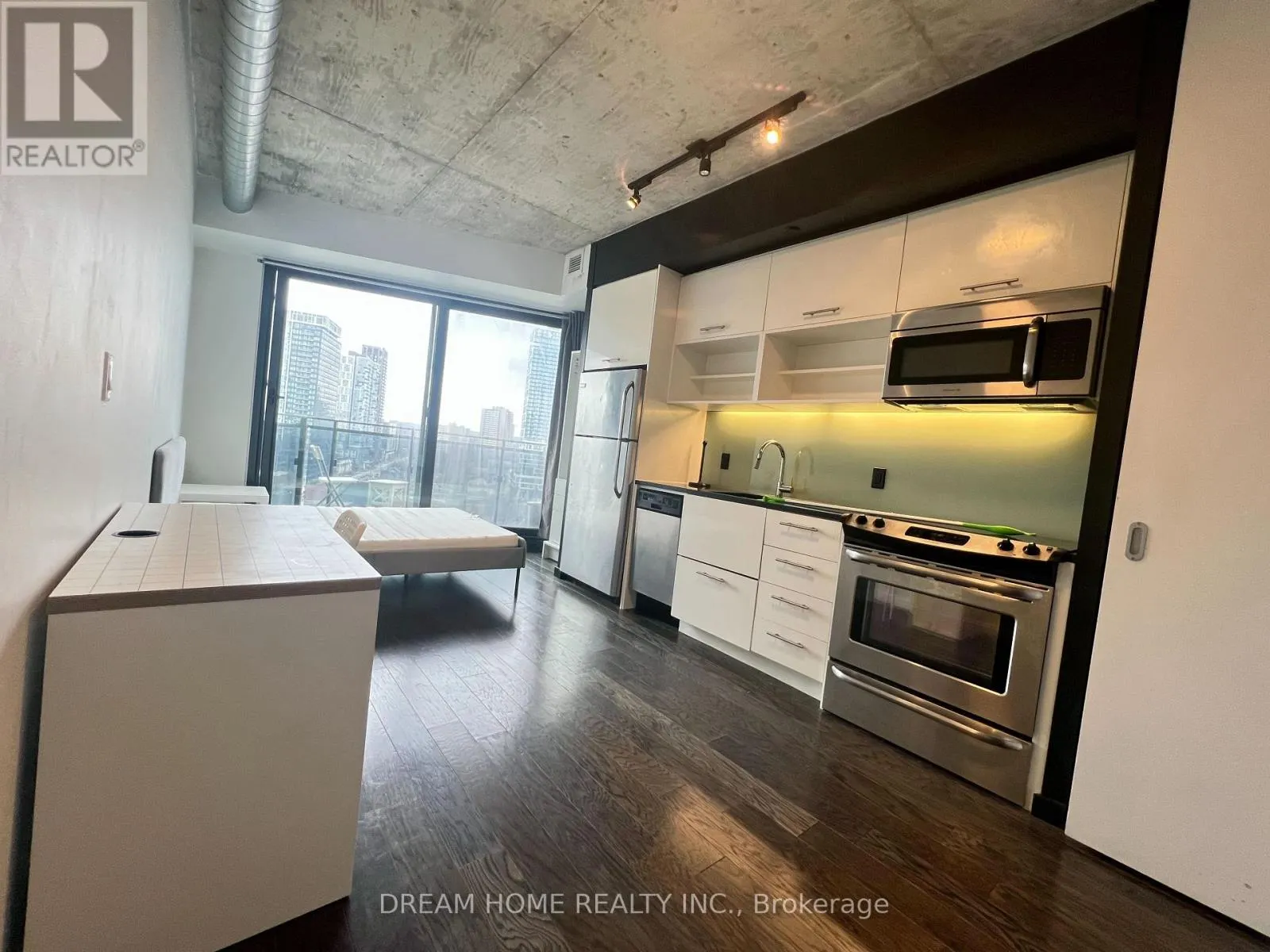 1412 - 51 TROLLEY CRESCENT