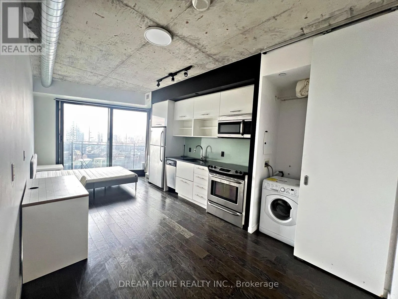 1412 - 51 TROLLEY CRESCENT