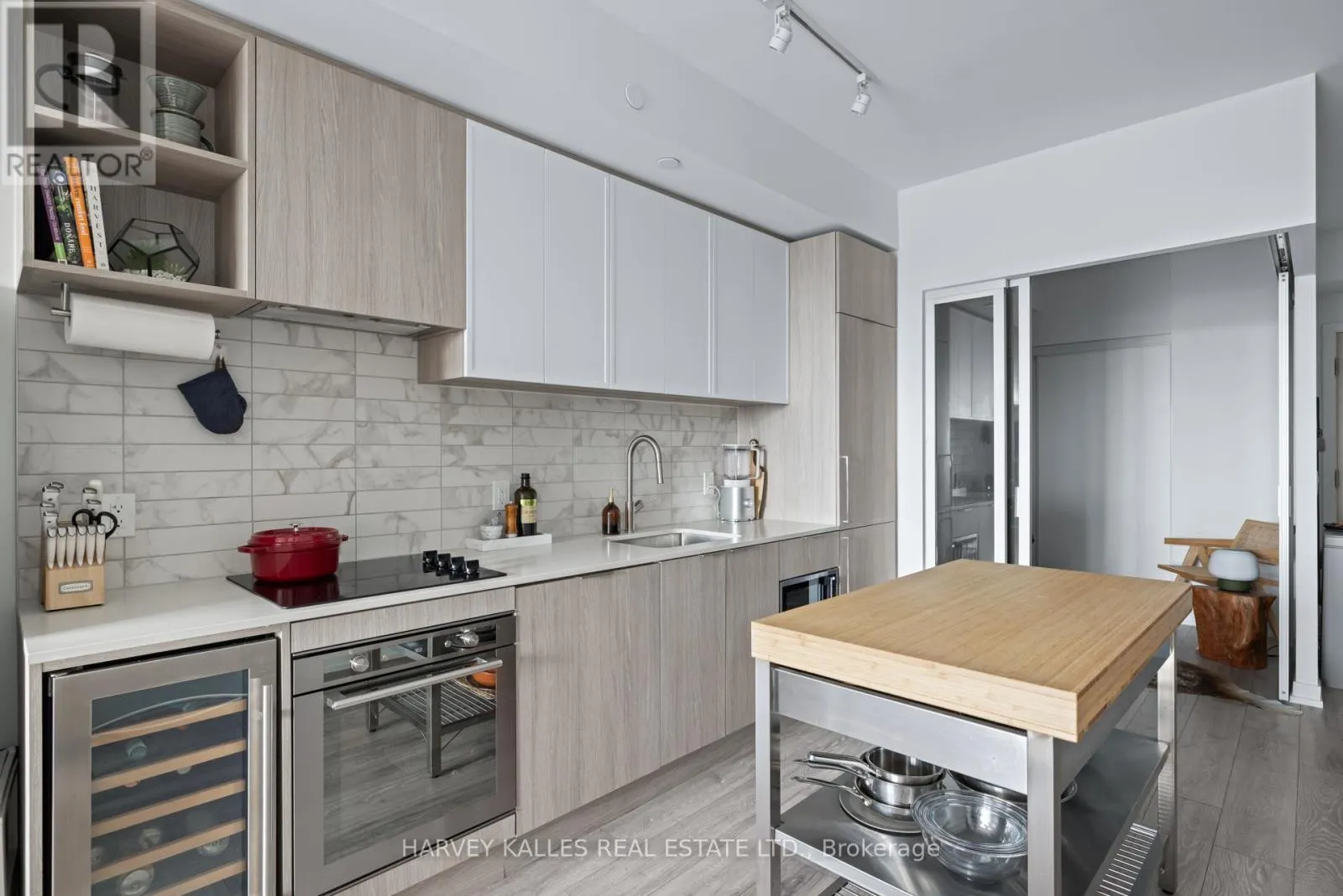 1602 - 2020 BATHURST STREET