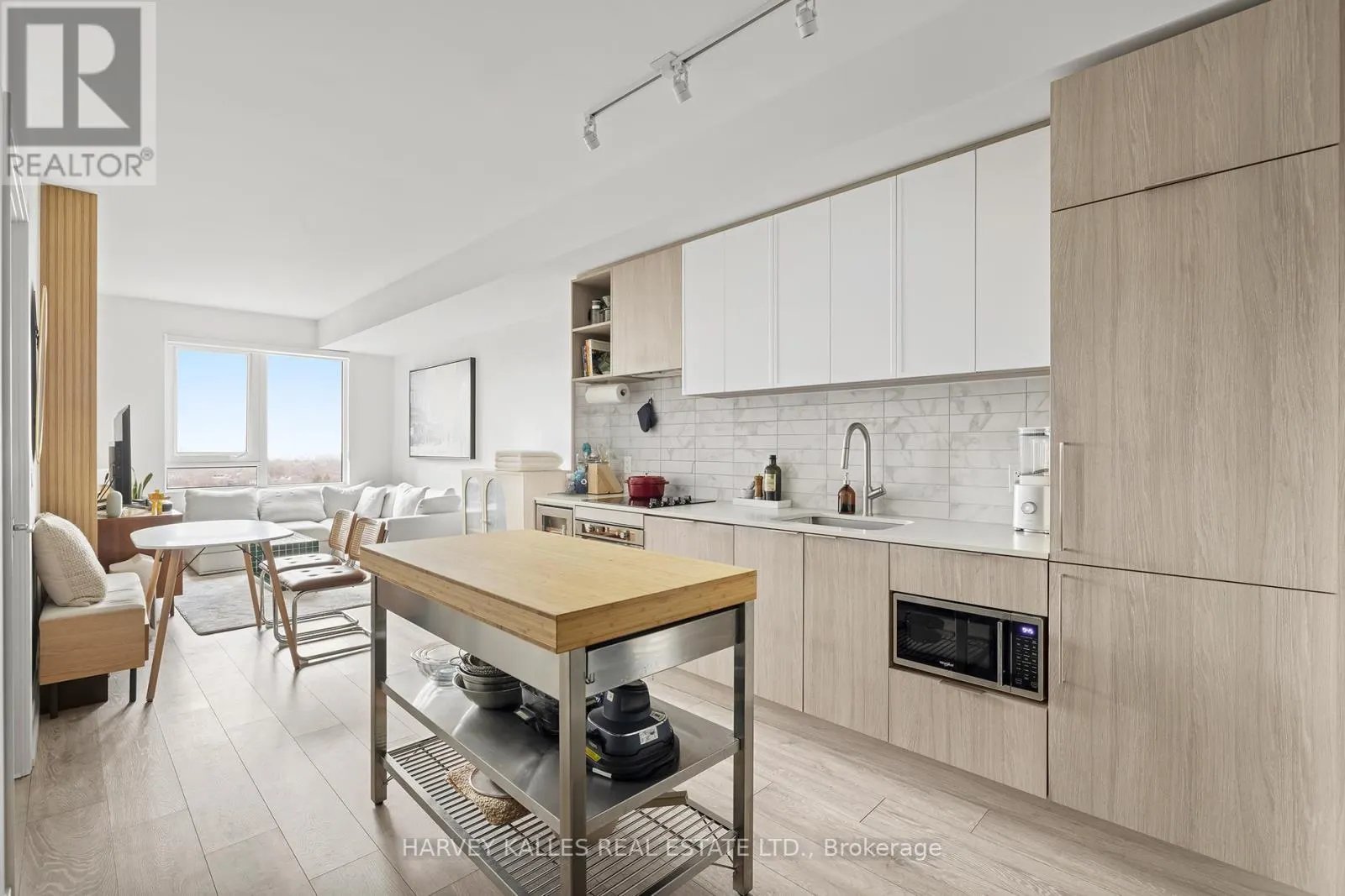 1602 - 2020 BATHURST STREET