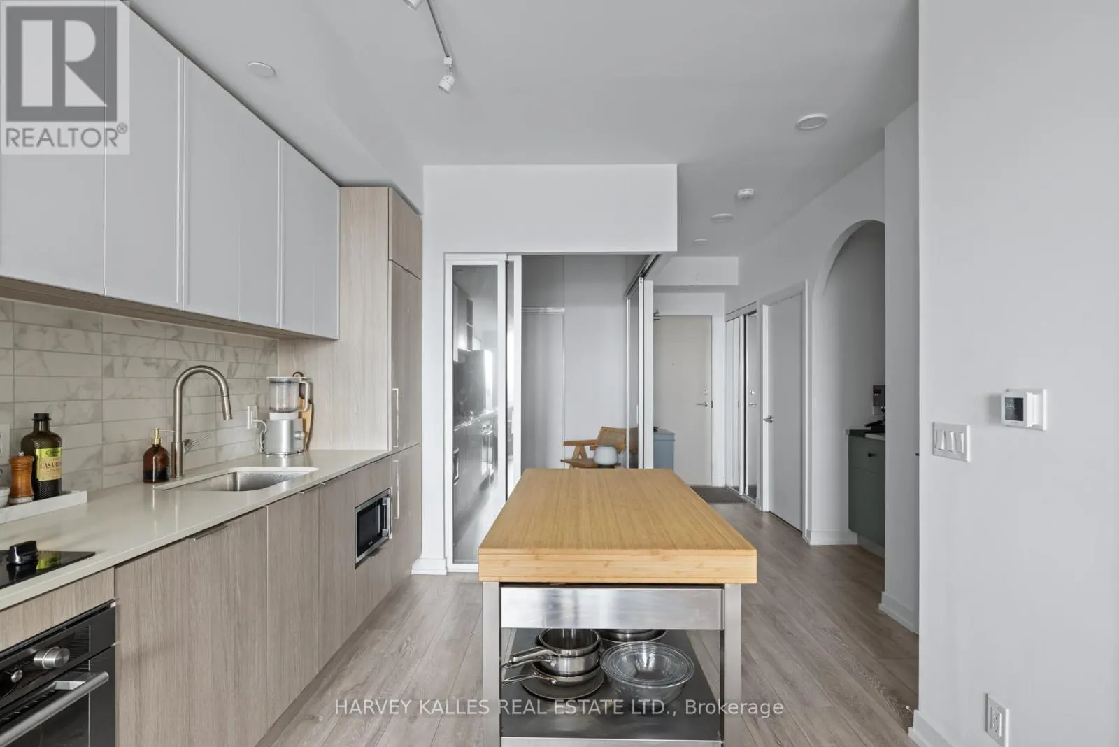 1602 - 2020 BATHURST STREET