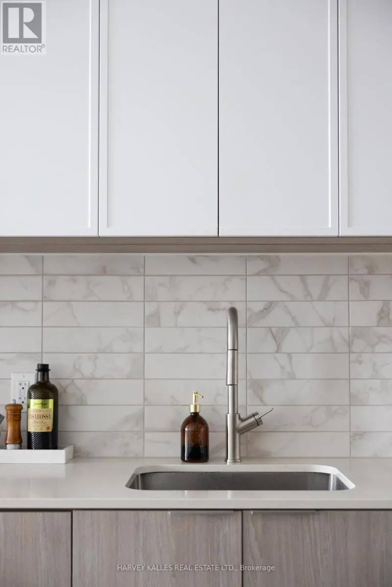 1602 - 2020 BATHURST STREET