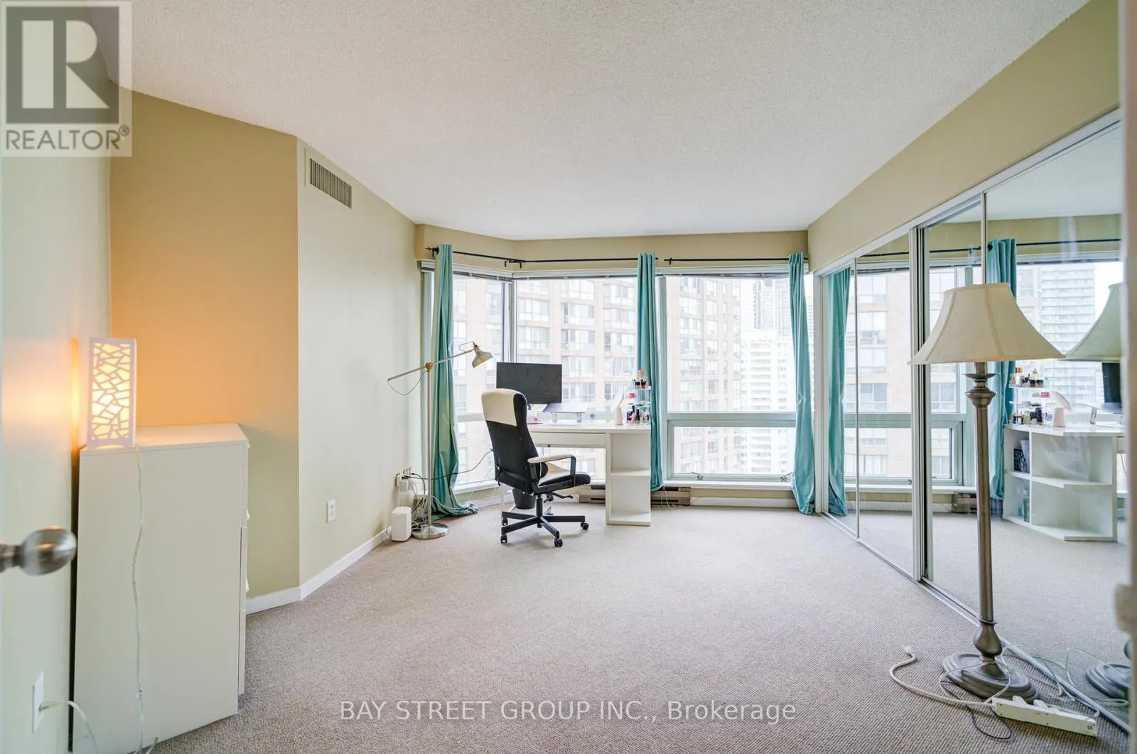 2203 - 1001 BAY STREET