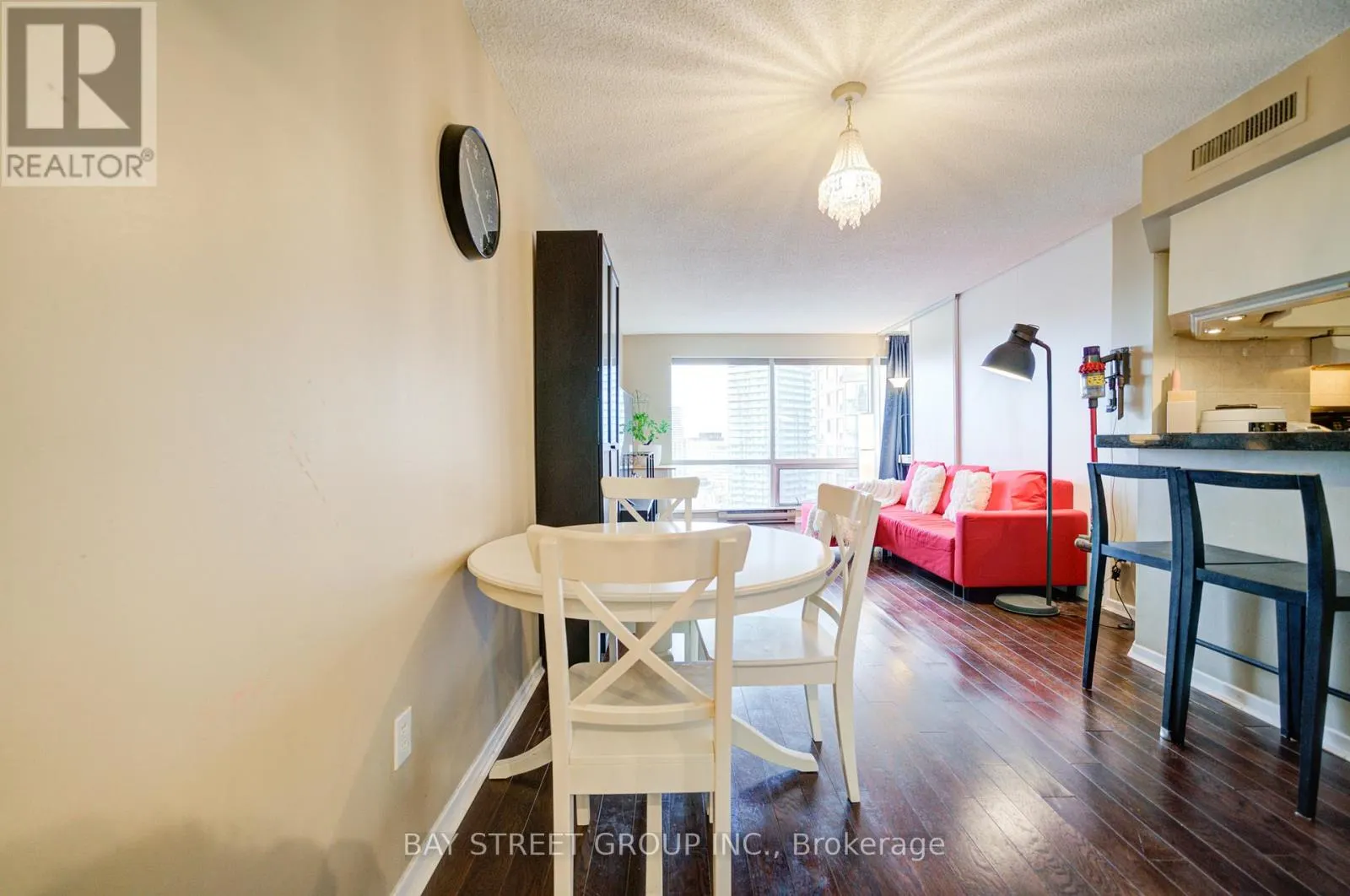 2203 - 1001 BAY STREET