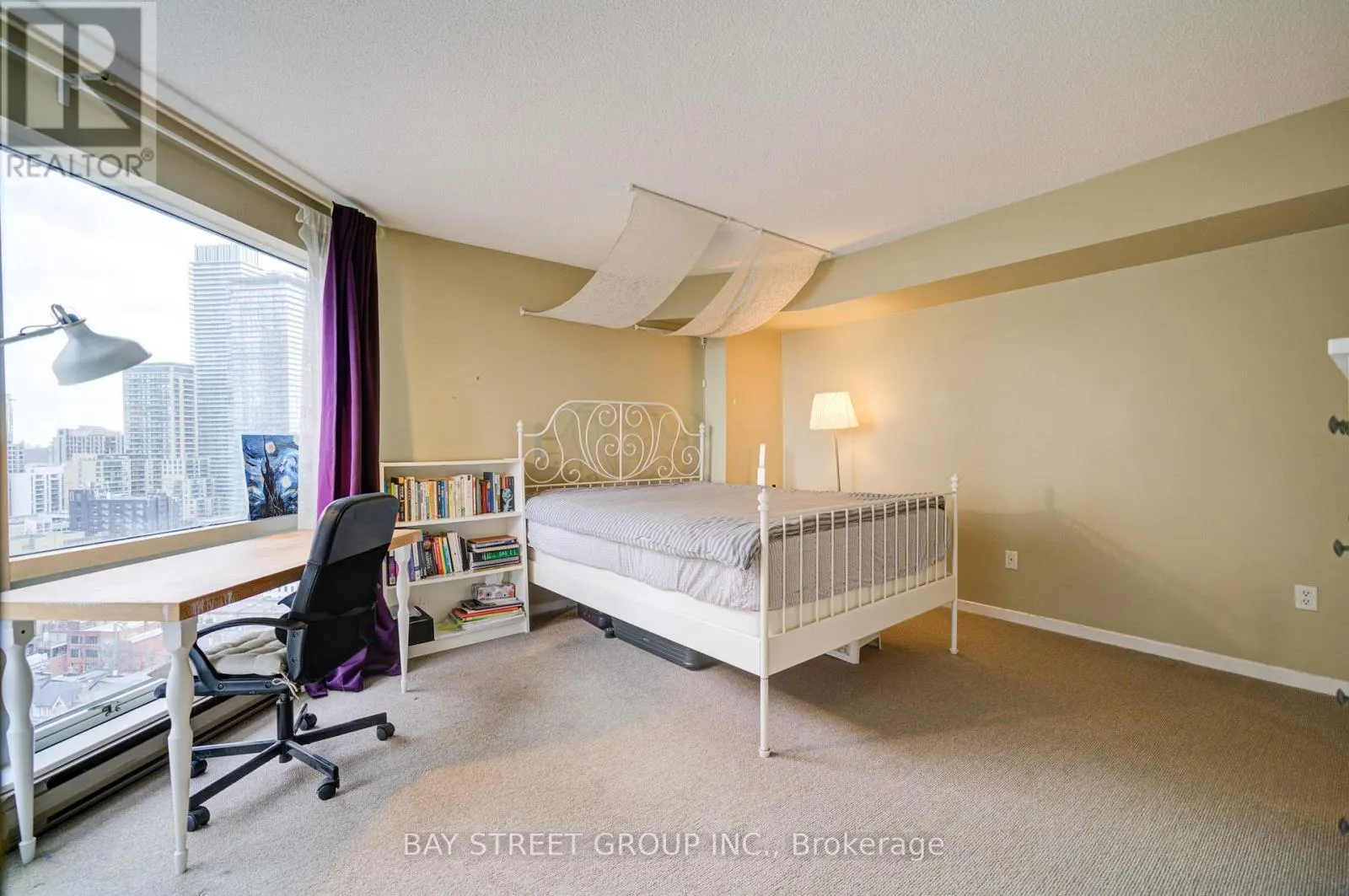 2203 - 1001 BAY STREET