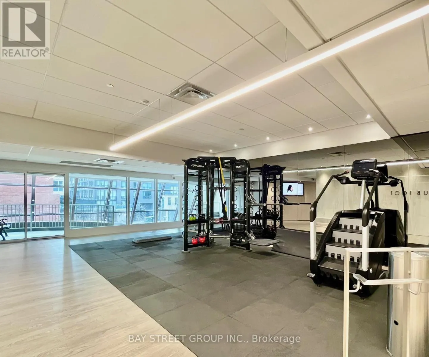 2203 - 1001 BAY STREET