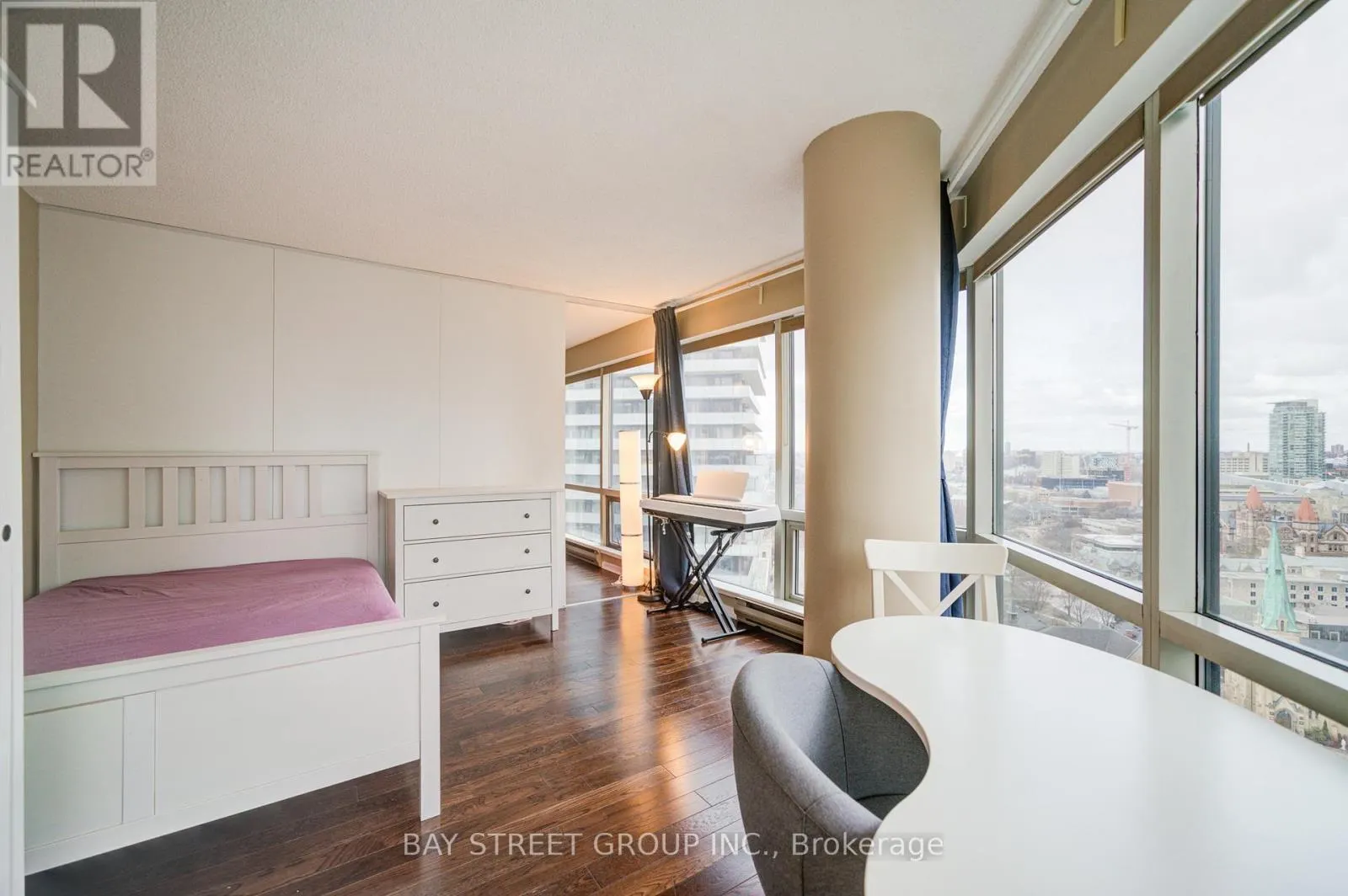 2203 - 1001 BAY STREET