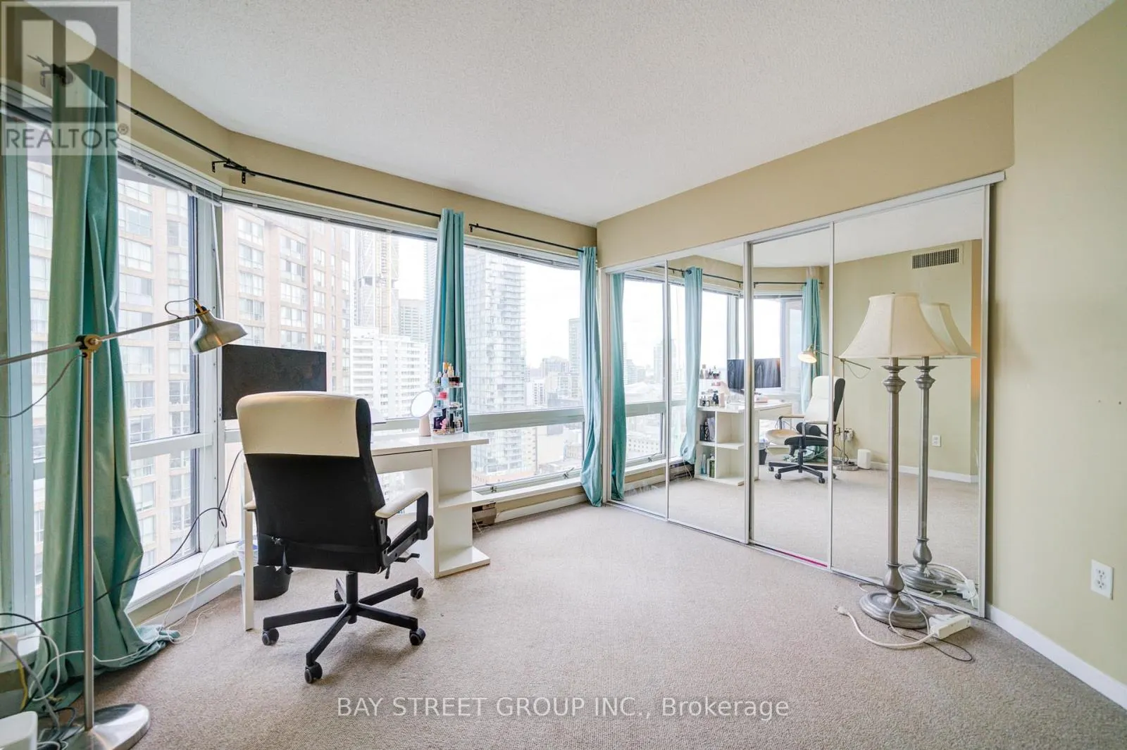 2203 - 1001 BAY STREET