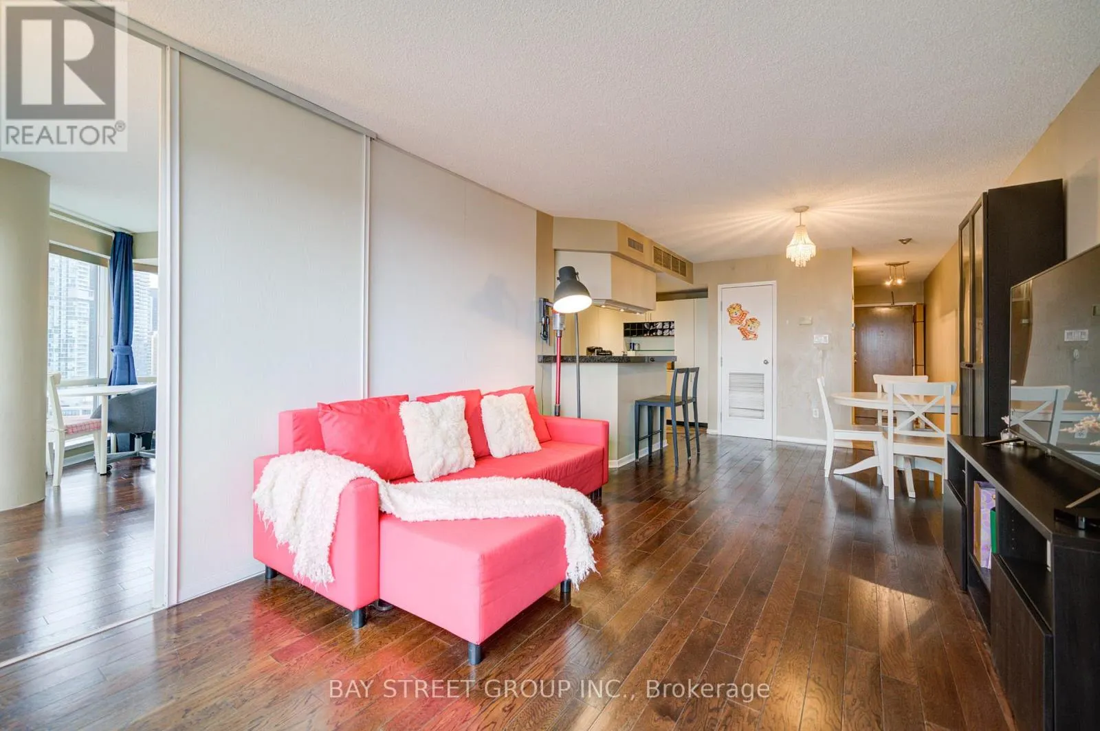 2203 - 1001 BAY STREET